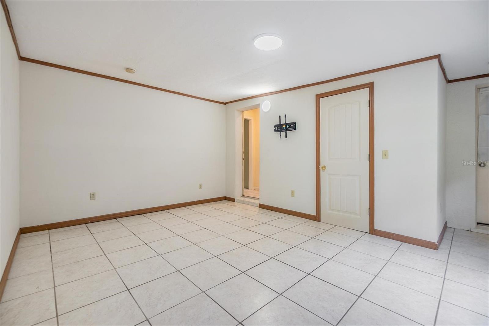 Guest bedroom.
