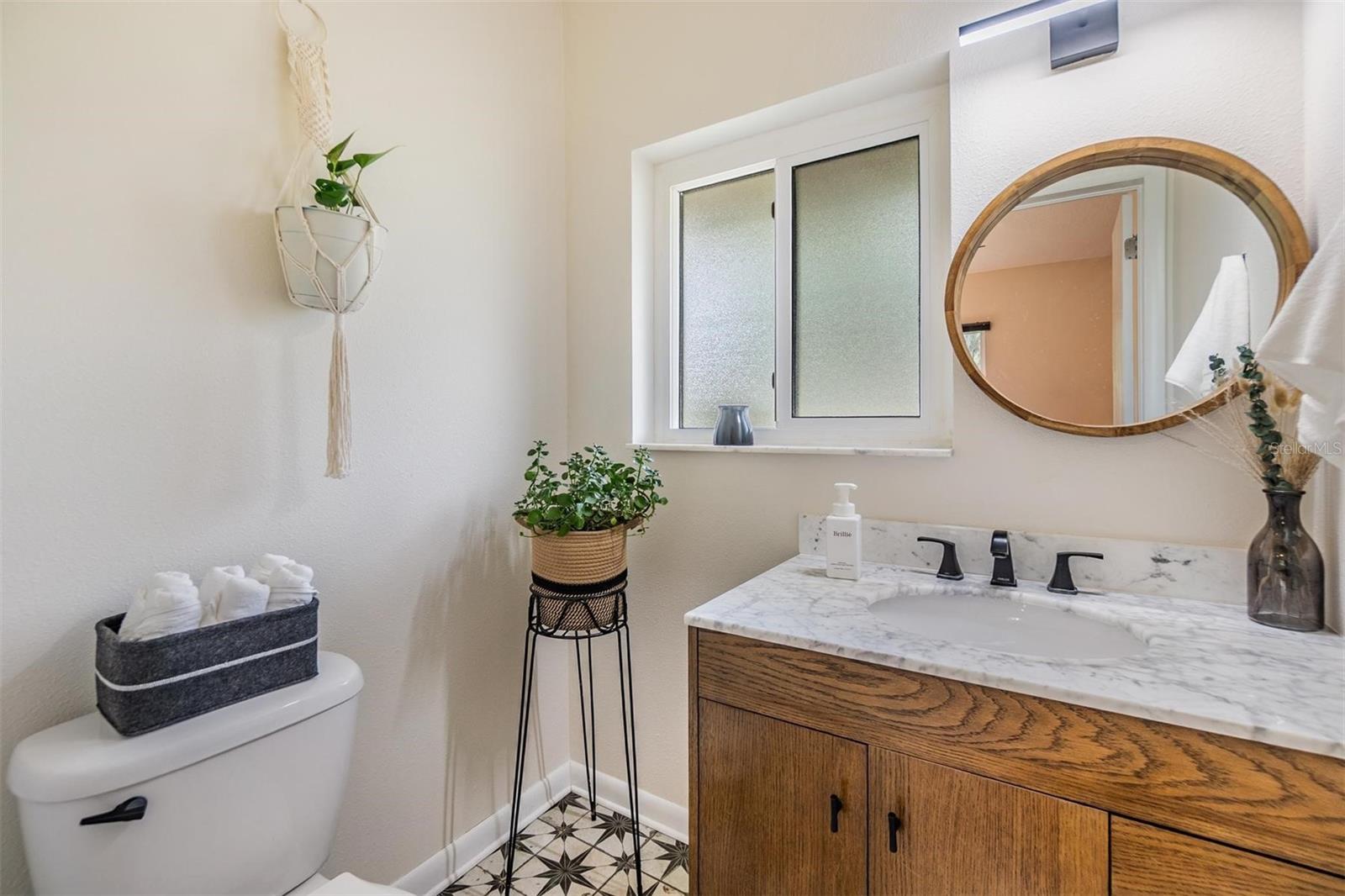 Primary bedroom bathroom.