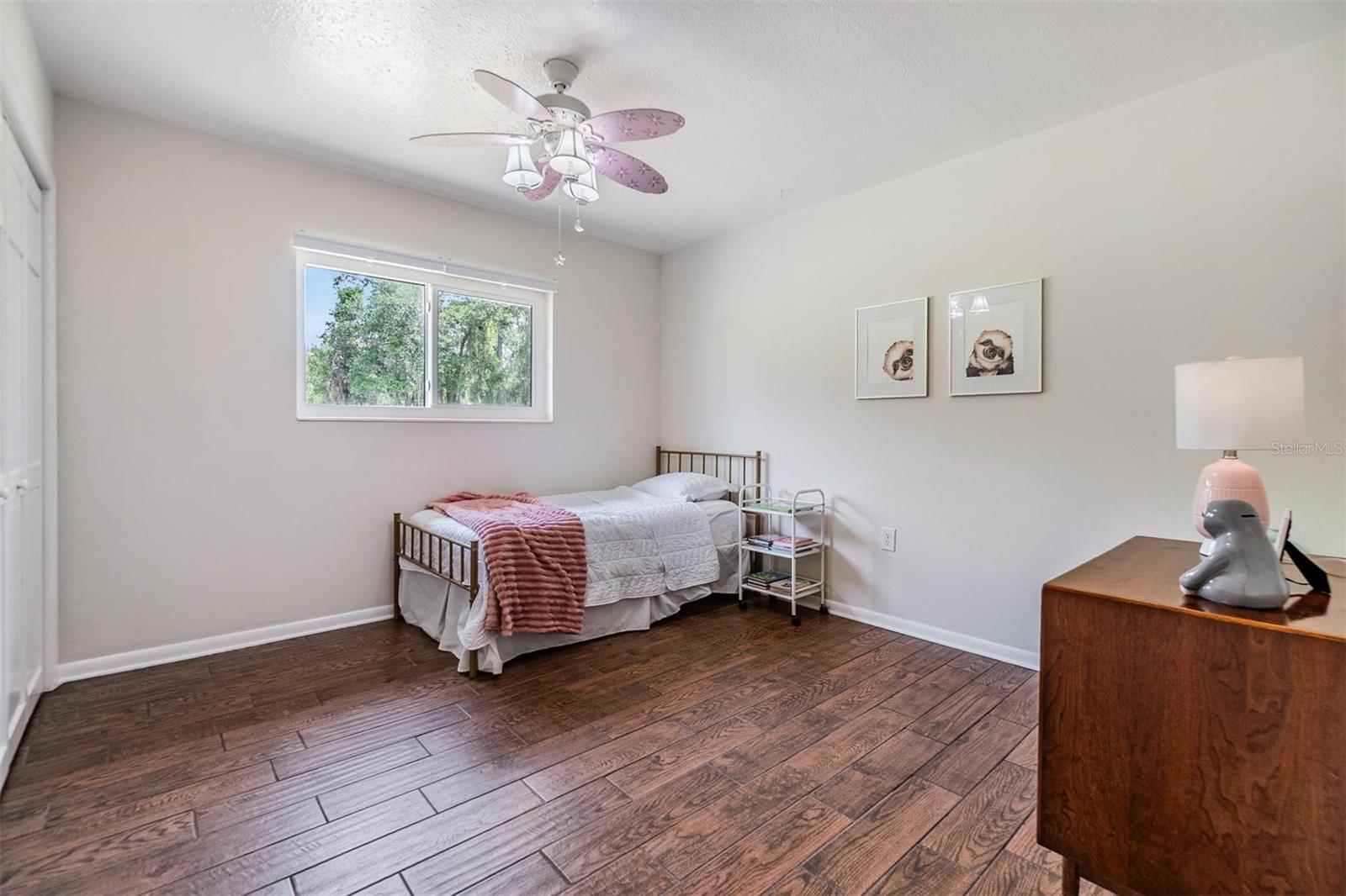 Guest bedroom.