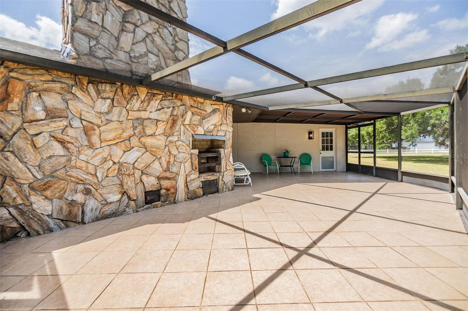 Built-in outdoor grill!