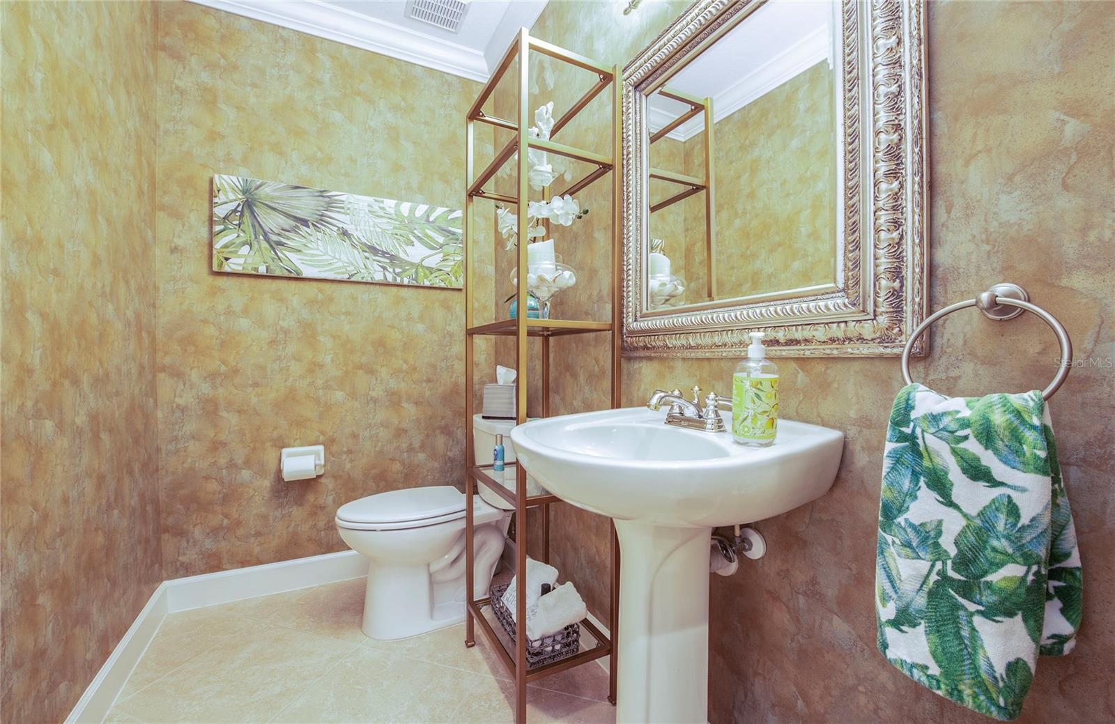 1/2 bath downstairs