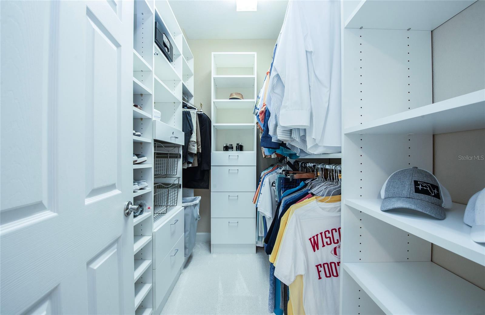 walk-in closet