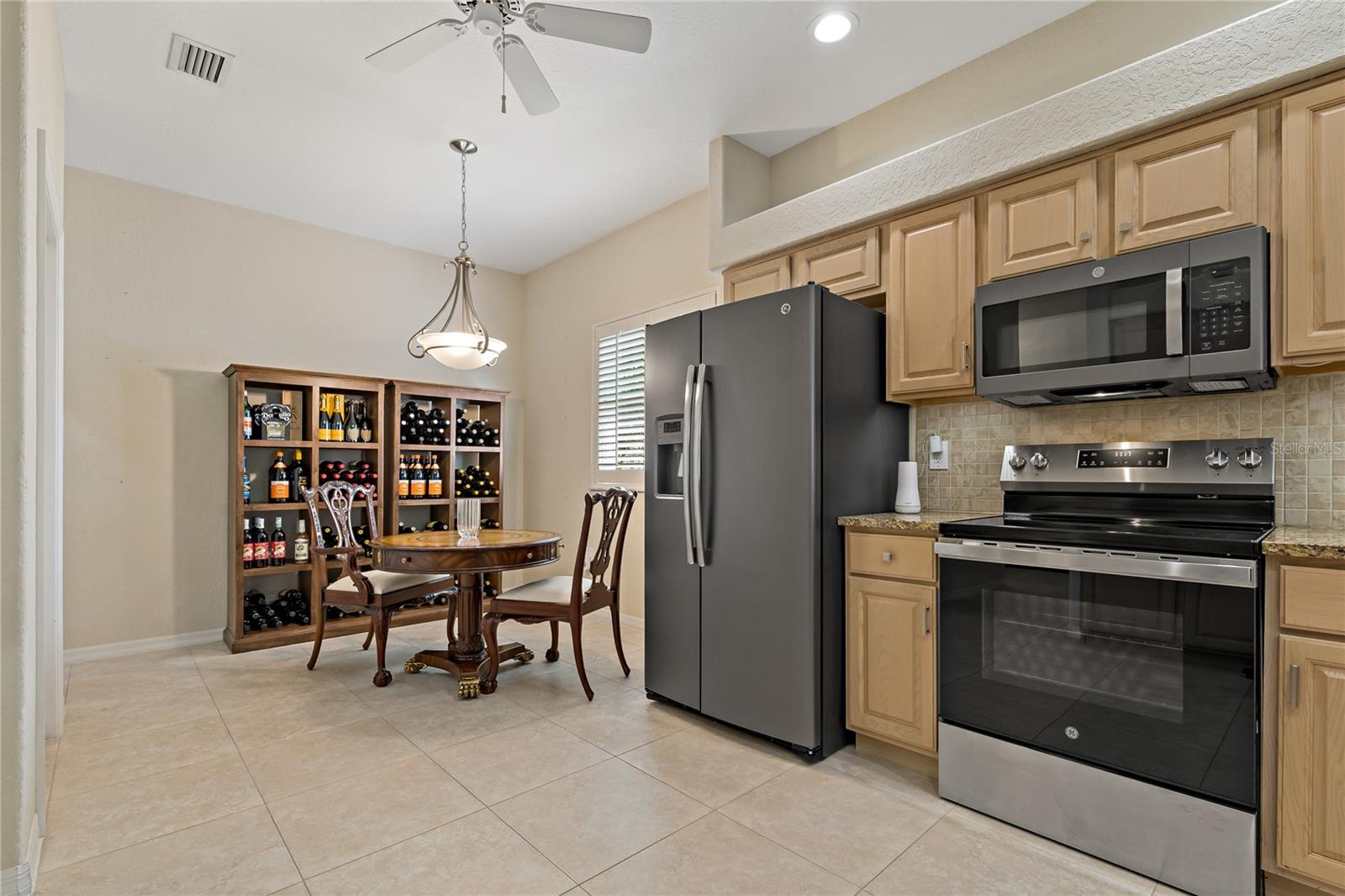 Dinette / Kitchen
