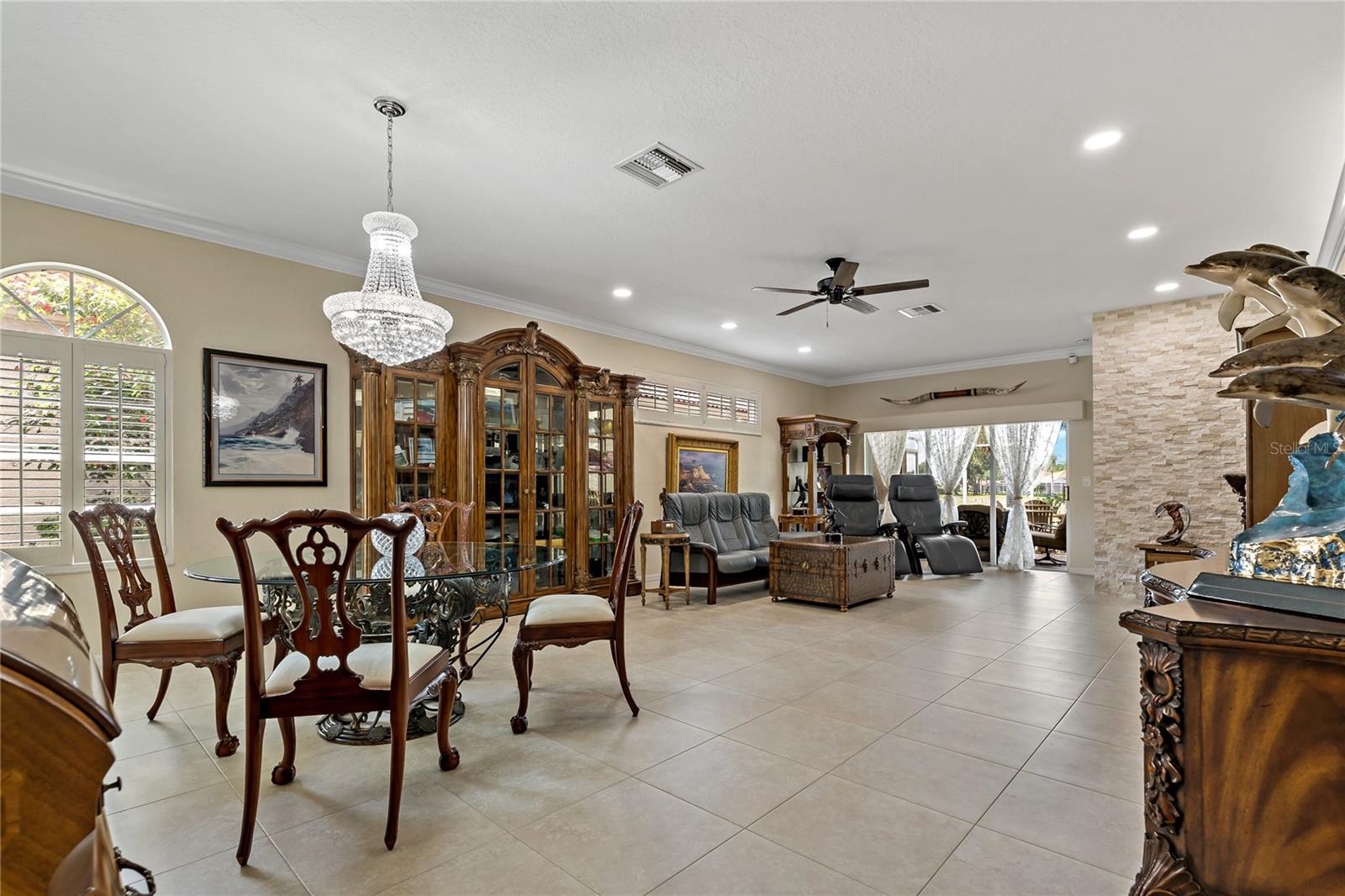 Living Room / Dining Room
