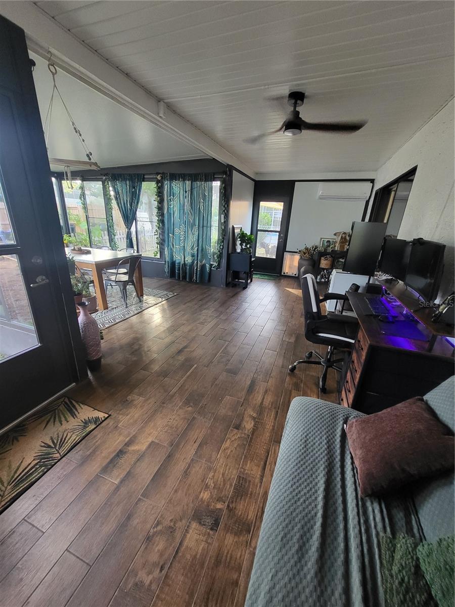 Sun Room /Bonus Room