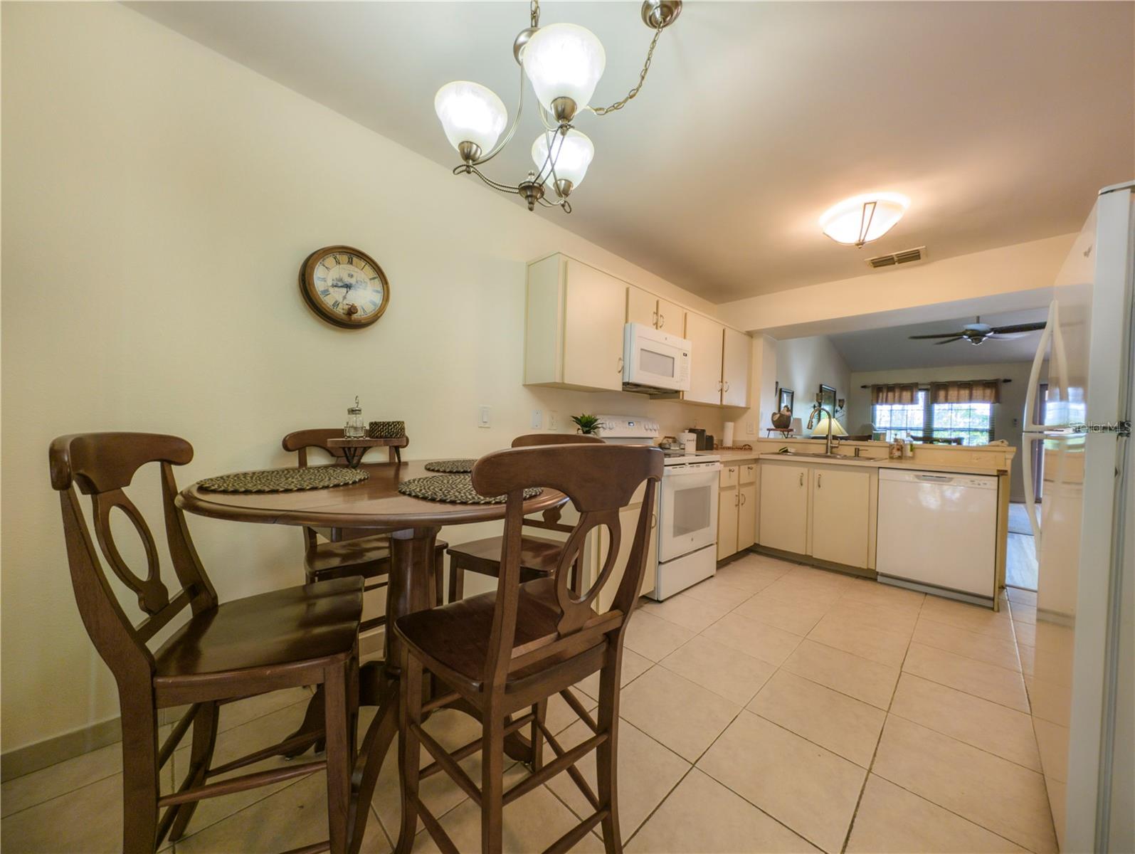 Eat in kitchen