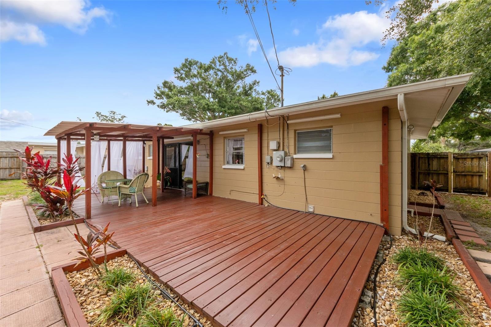 Excellent deck for entertaining
