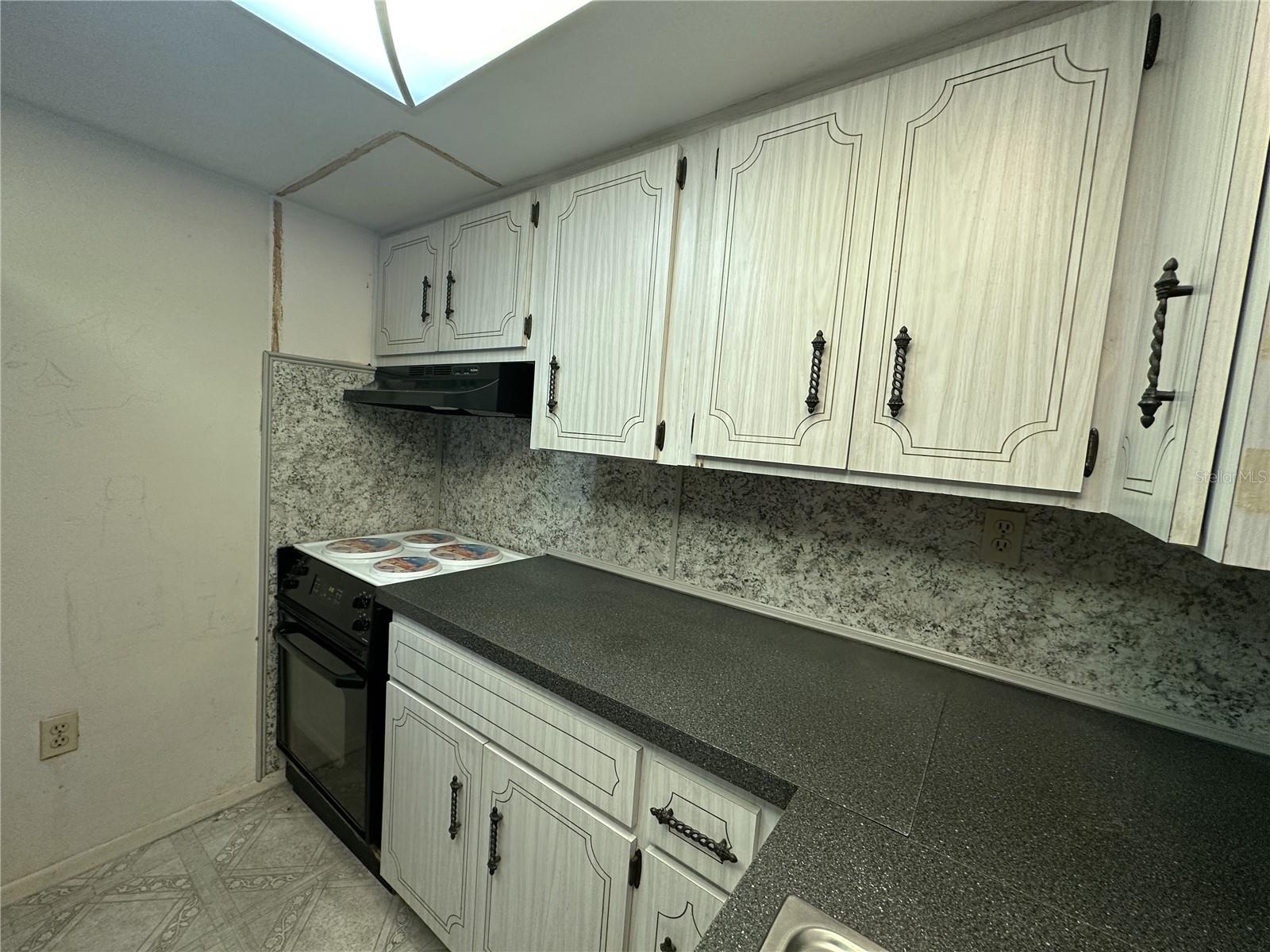 View of the kitchen and range/oven