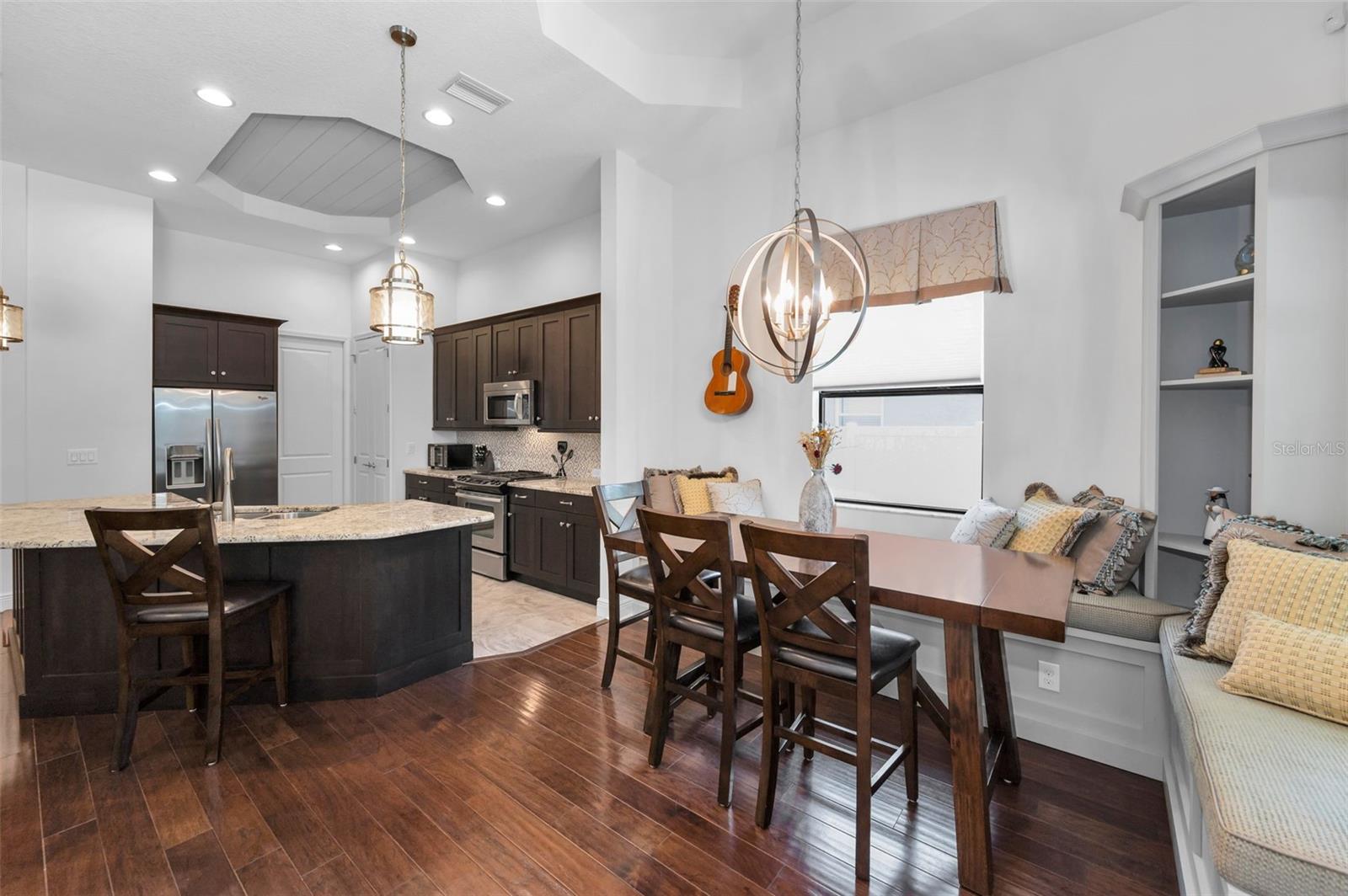 Custom built-in niche in breakfast nook