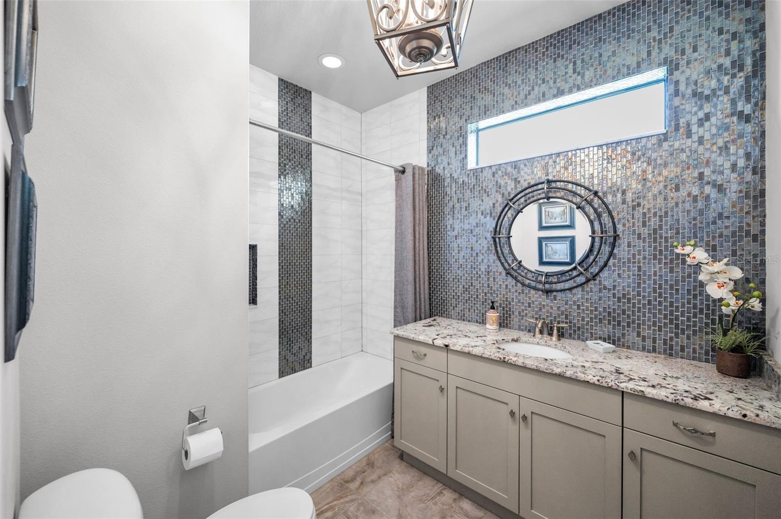 Custom 2nd bathroom - Mosaic tile - transom window