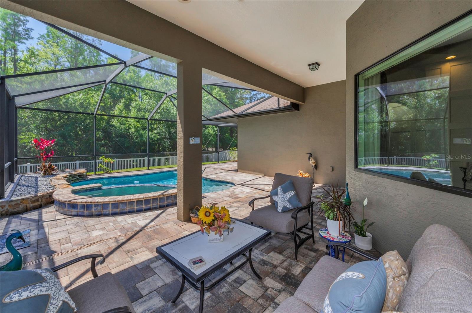 Covered Lanai - Conversation lot