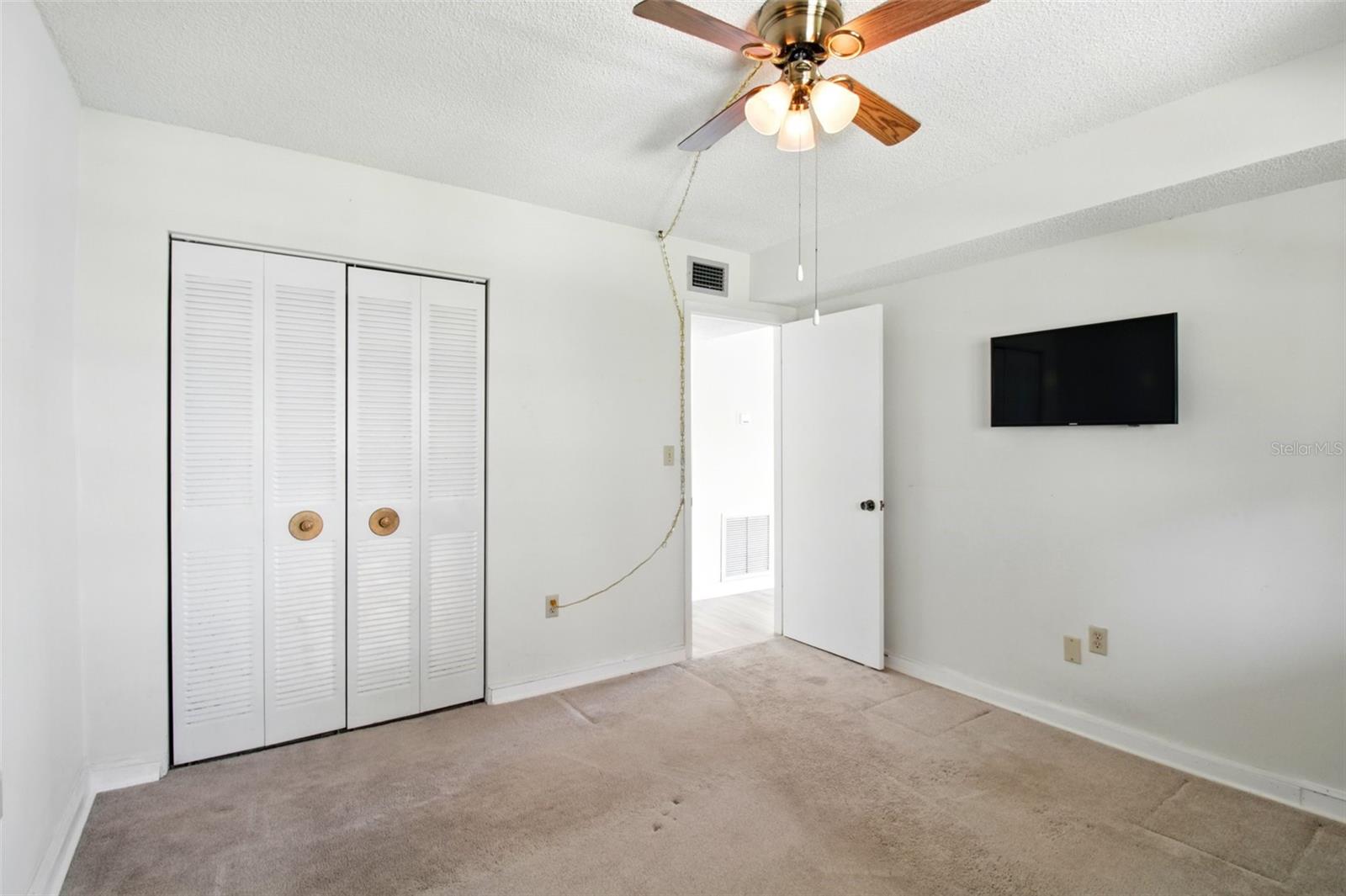 2nd bedroom