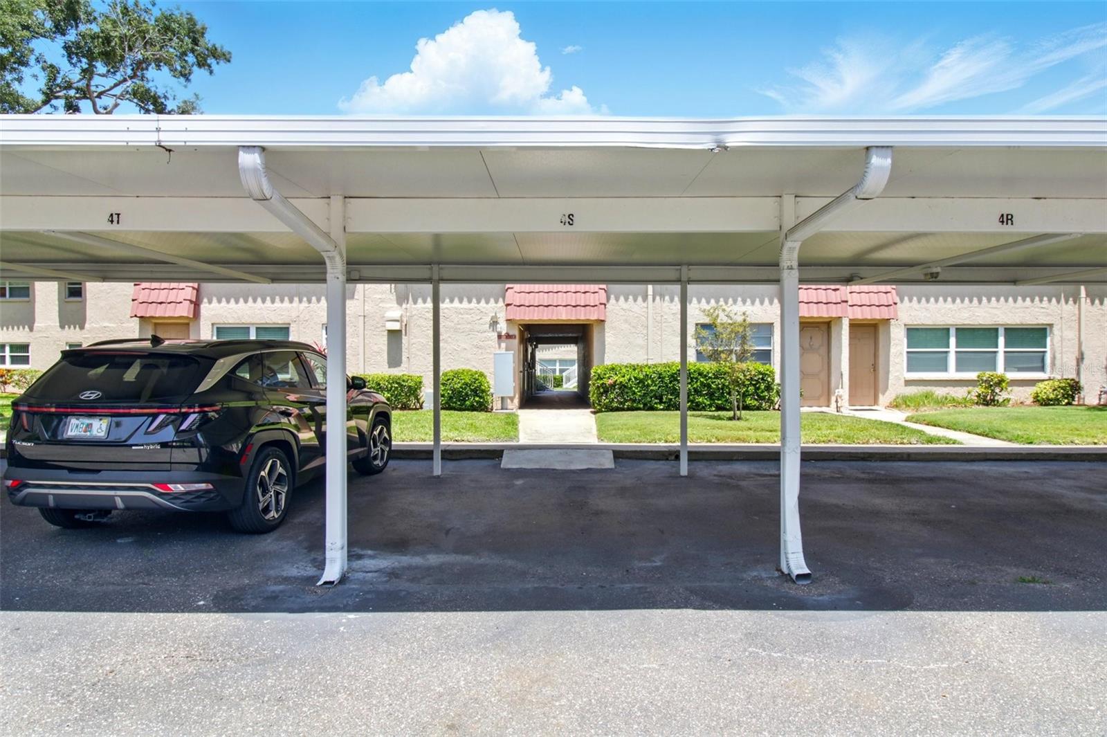 Deeded parking -4S