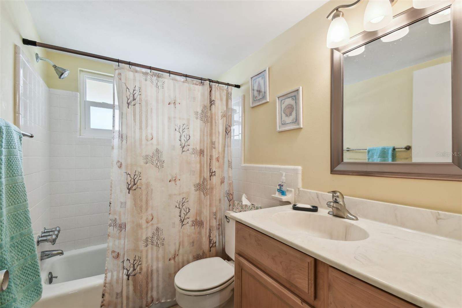 Guest bath with tub