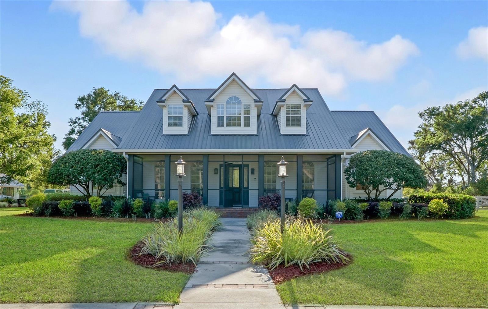 Gorgeous home on acreage!