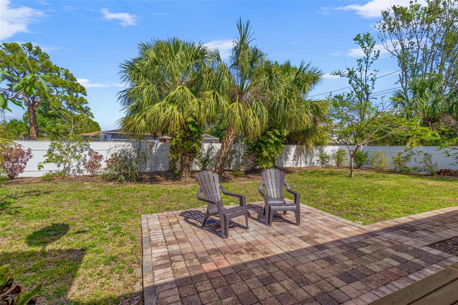 Fenced back yard offers a very private, tropical retreat.