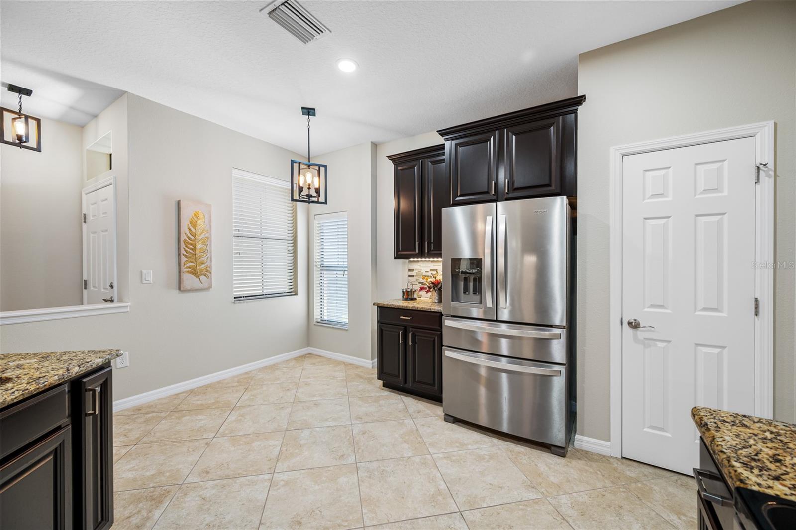 Eat-in Area & Closet Pantry