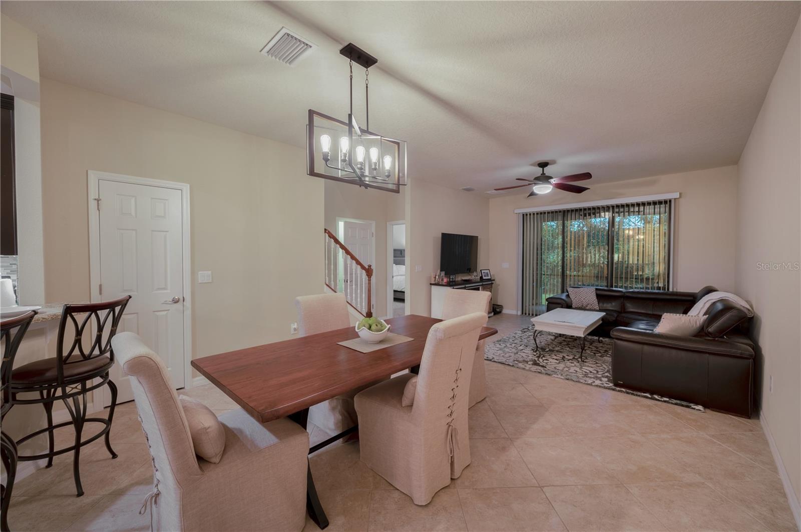Living Rm/Dining Rm w/previous furnishings