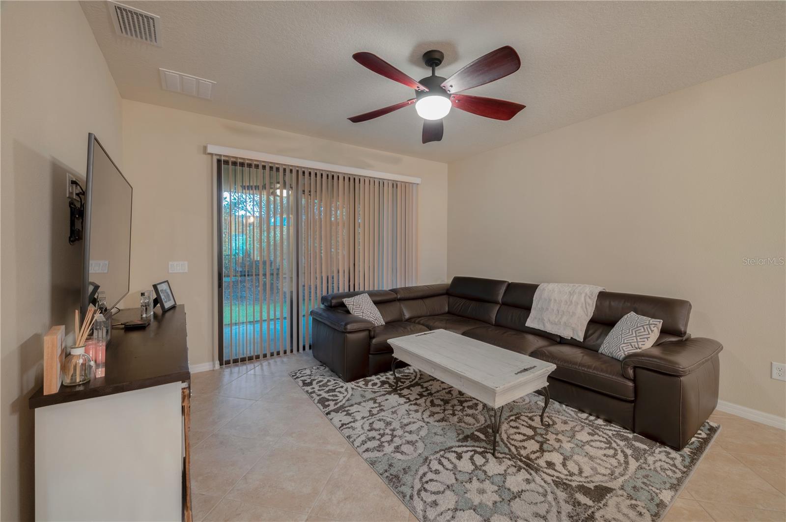 Previous Photo w/Furnishings