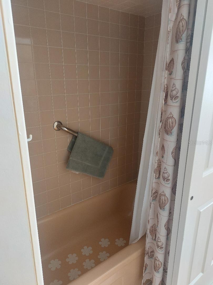 GUEST SHOWER