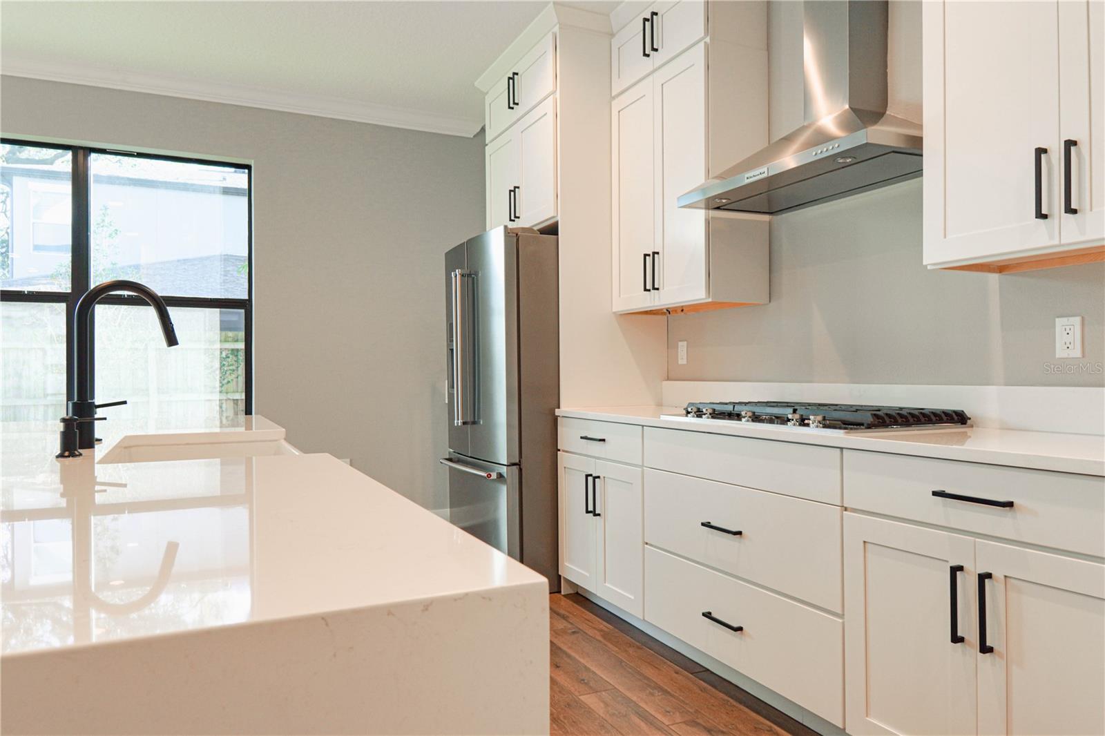 Similar Peregrine B Kitchen