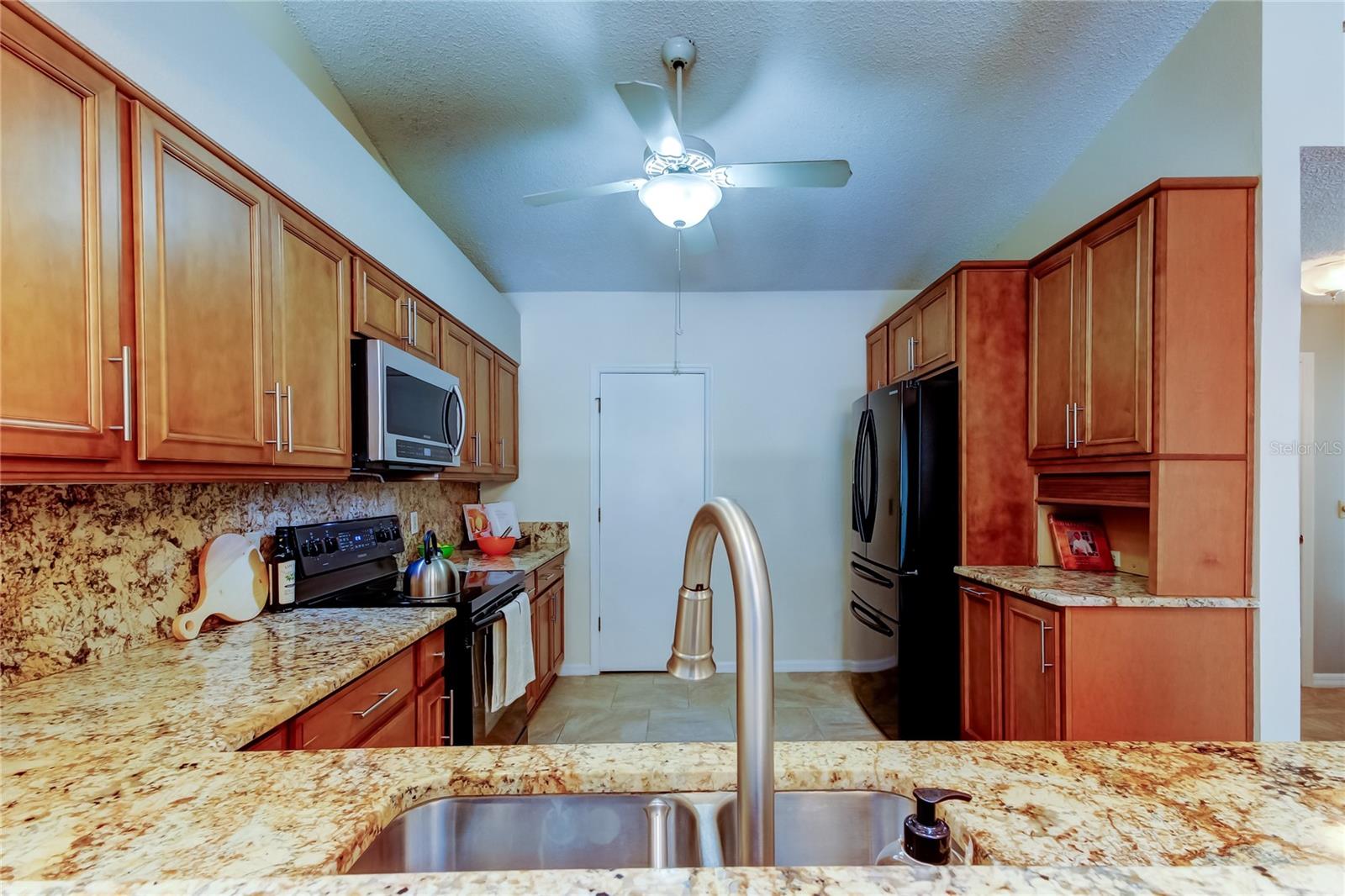 2. GORGEOUS UPDATED Kitchen (10.9 x 12.9') Custom Cabinetry w Pull Out Lower Drawers, Spice Drawer, 2-Layer Silverware - WOW!