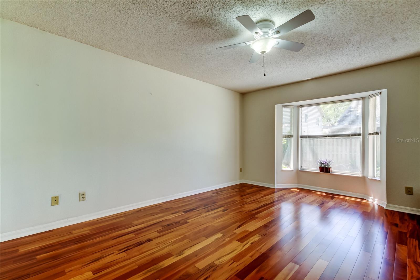 8. Owners Retreat (12.1 x 15.1') Tucked in the Back of the Home.. w Fabulous View of Backyard via a Bump Out Baywindow!!