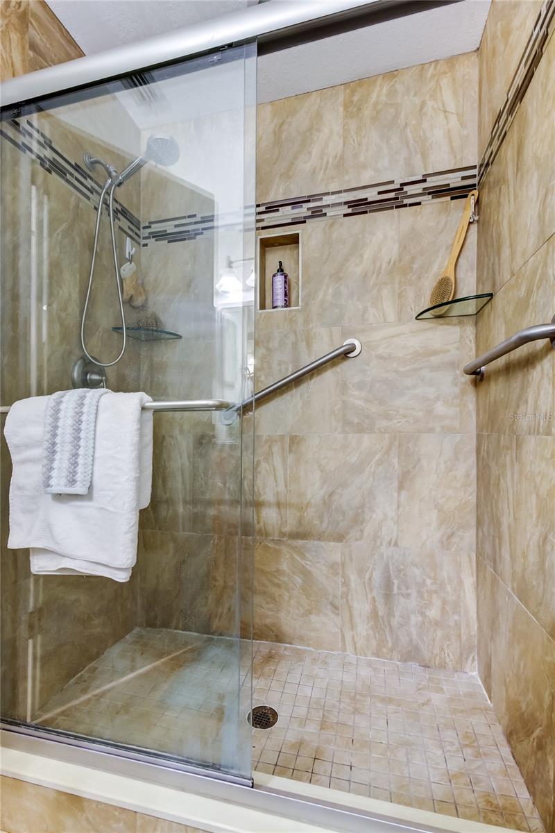 11. Owners Retreat Ensuite (8.2 x 11.1') with Walk in Shower - Tastefully Tiled w Shampoo Niche & Sliding Glass Doors!!