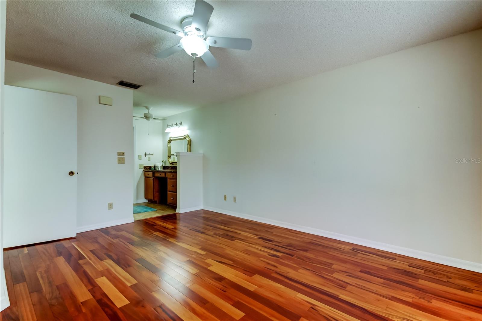 42. Owners Retreat (12.1 x 15.1') Features Open Dressing Area w Large Vanity & Walk in Closet, Beyond that is Ensuite Bath!!