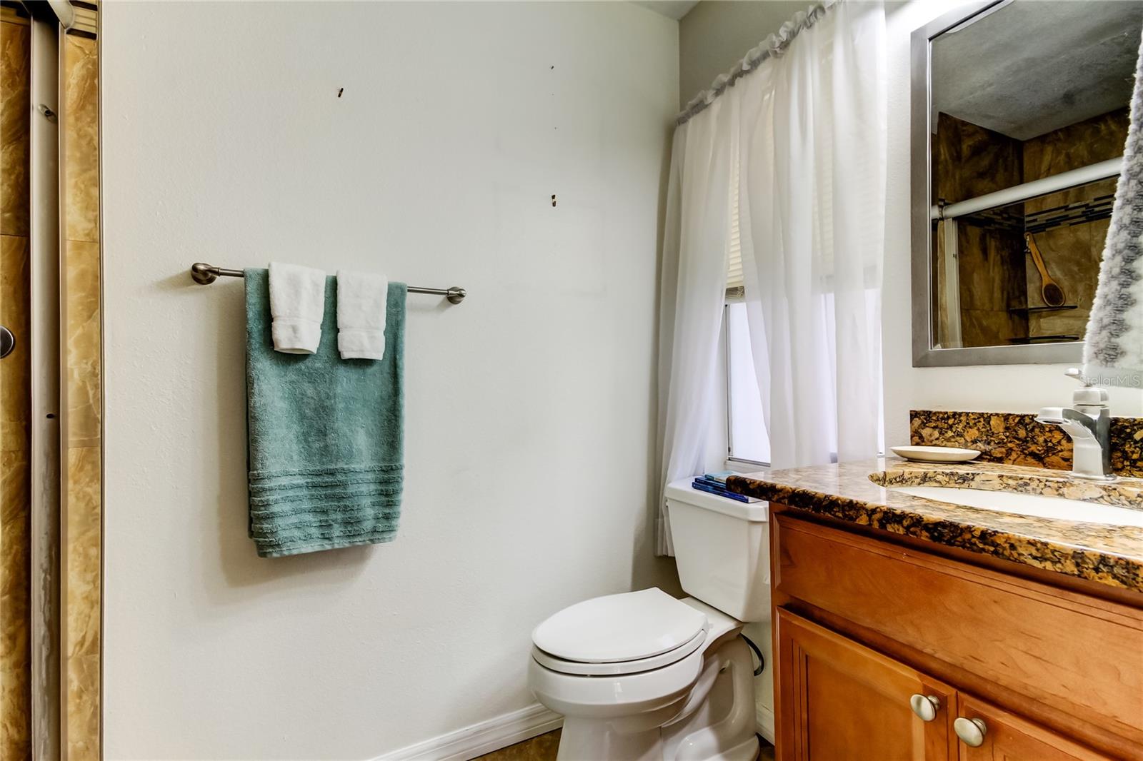 46. Owners Retreat En Suite Bathroom (8.2 x 11.1') Features an Enclosed Area w Single Vanity, Toilet, Walk in Shower!!