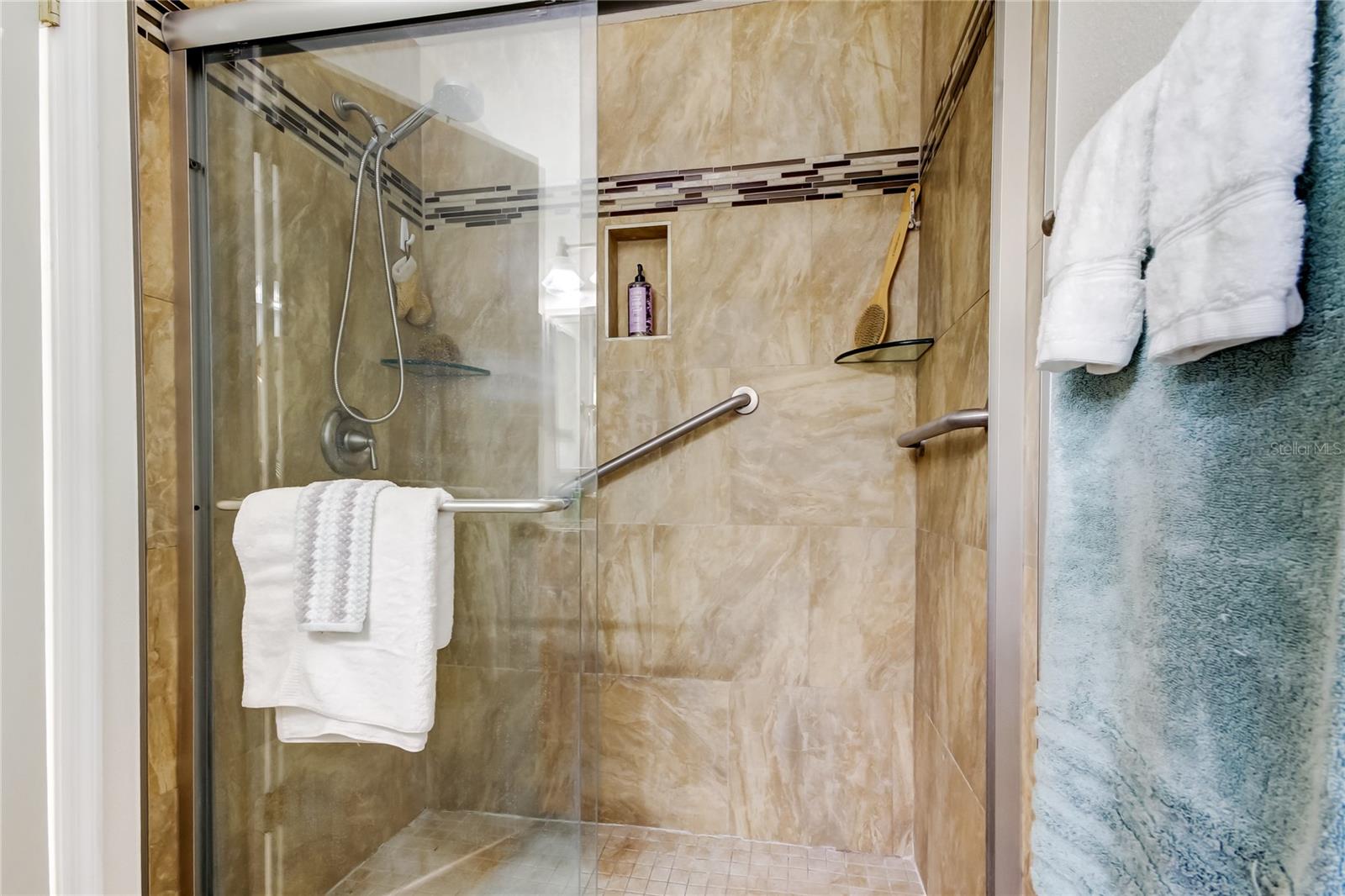 47. Owners Retreat En Suite Bathroom (8.2 x 11.1') Features an Enclosed Area w Single Vanity, Toilet, Walk in Shower.