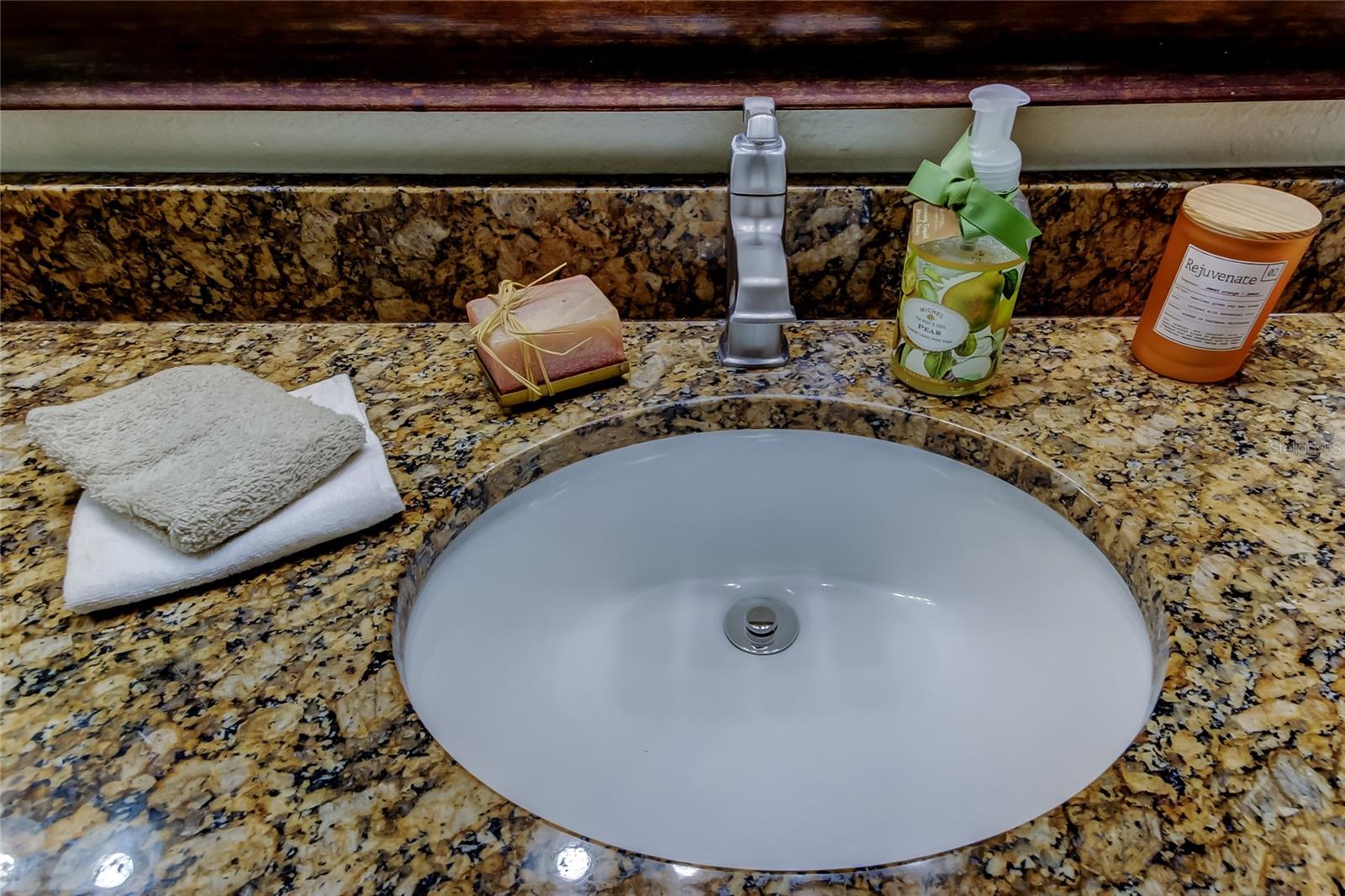 48. Owners Retreat Bathroom Vanity.. Granite Adorned.. Solid Wood Cabinetry.. Complimentary Aesthetic to Kitchen & Hall Bath!