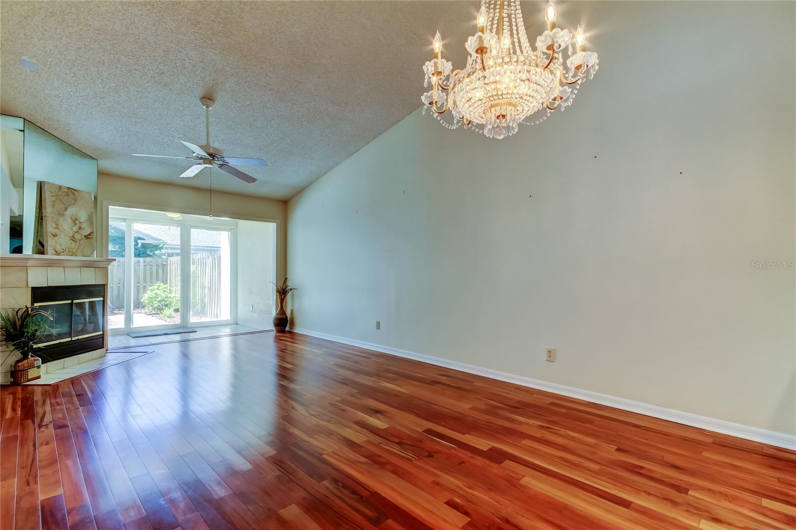 5. Open Concept Great Room (12.9 x 23.3') Fireplace, Vaulted Ceiling, x2 Skylights, Bonus Area w Impact Sliders to Backyard!!