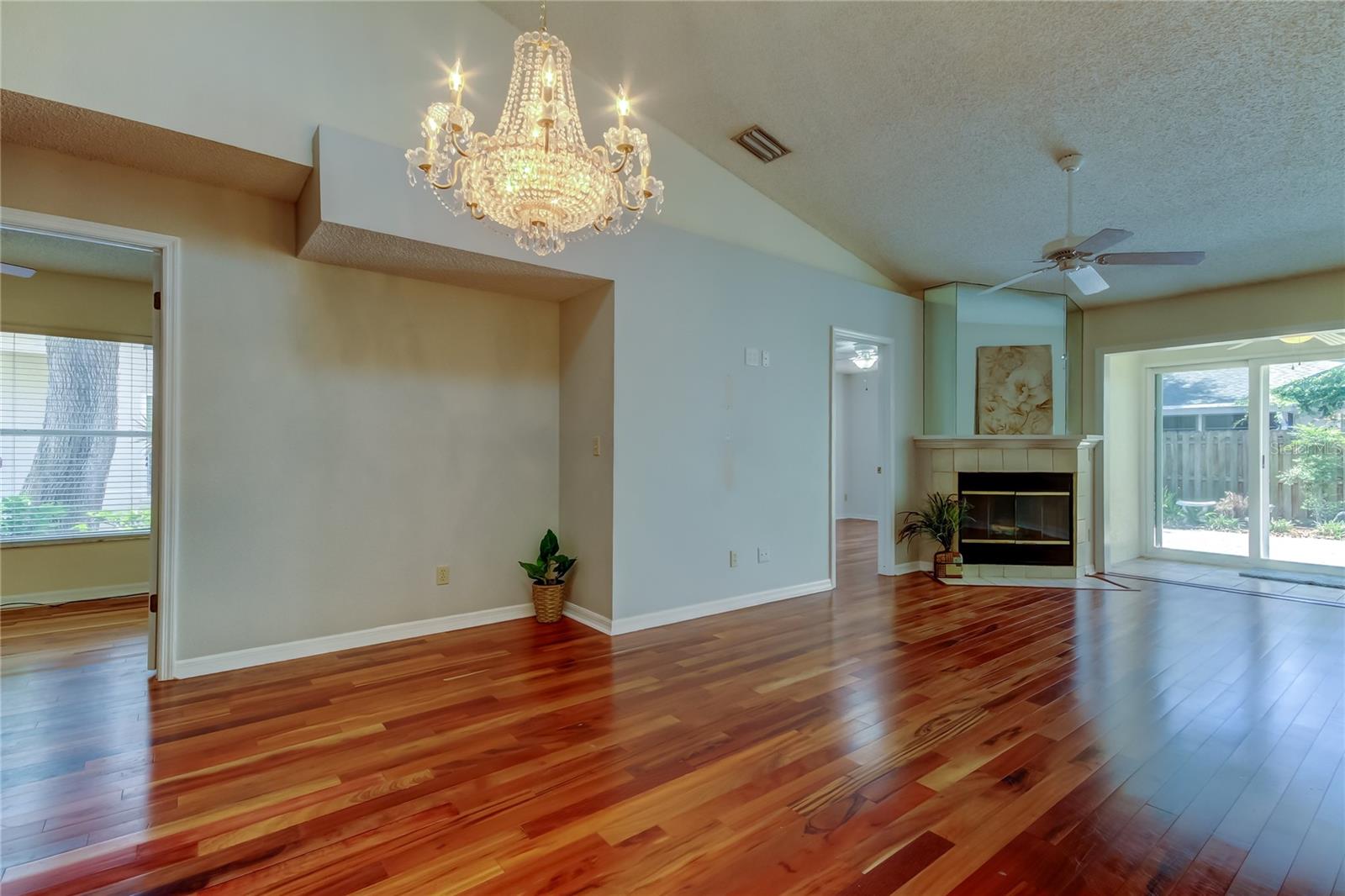 52.. Off the Great Room is a 3rd Bedroom, Den, Office, Bonus Space.. Whatever You Need it to BE! (9.1 x 8.2')