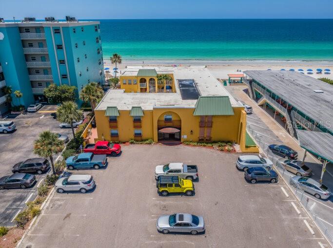 FAR HORIZONS IS LOCATED DIRECTLY ON N REDINGTON BEACH