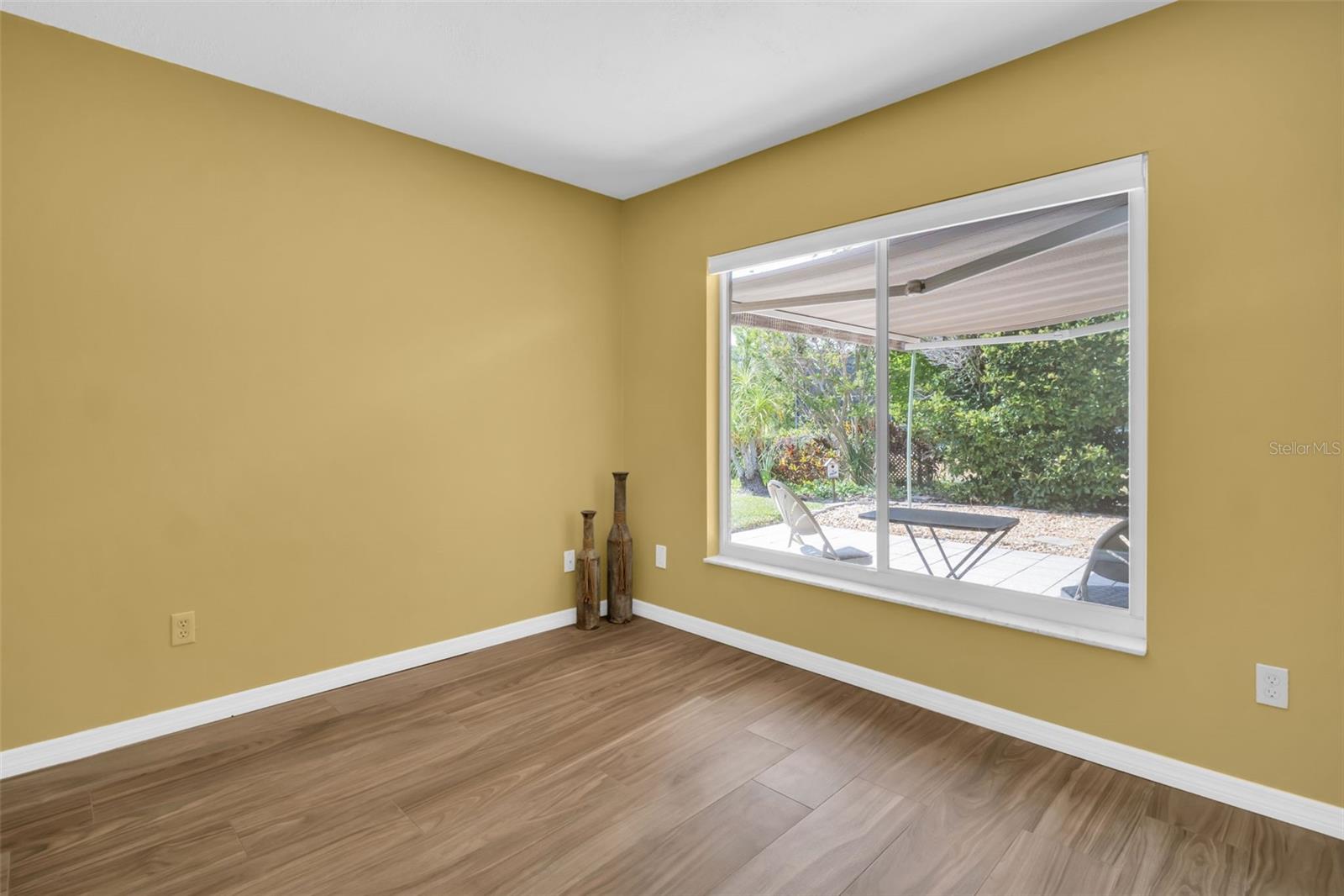 Den/Office/Gym/Craft room or 3rd bedroom
