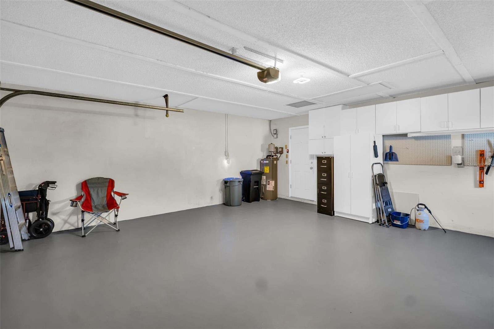 OVERSIZED Spotless 2 car garage