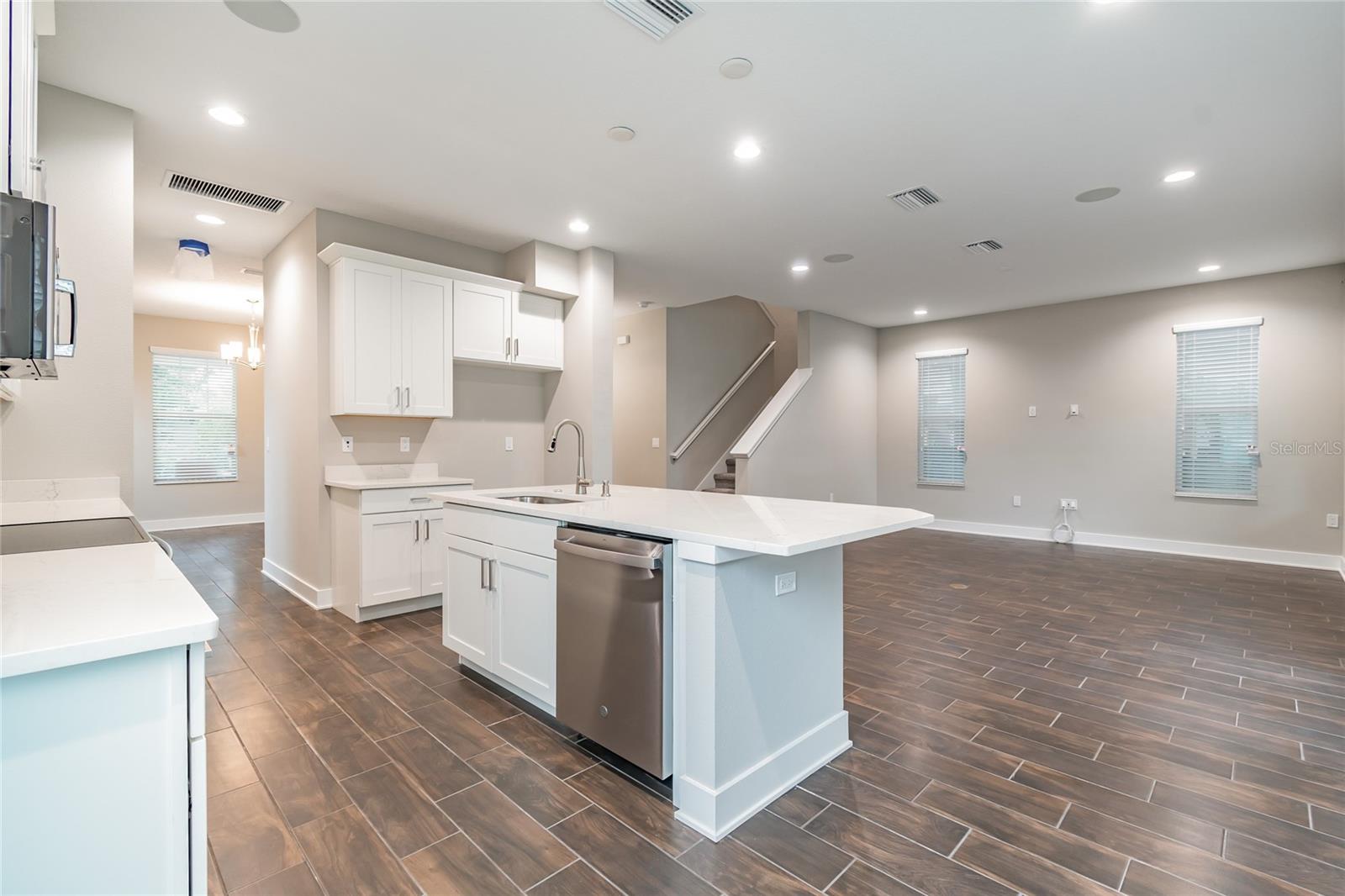 Similar Stellar Jay B Kitchen/Living Room