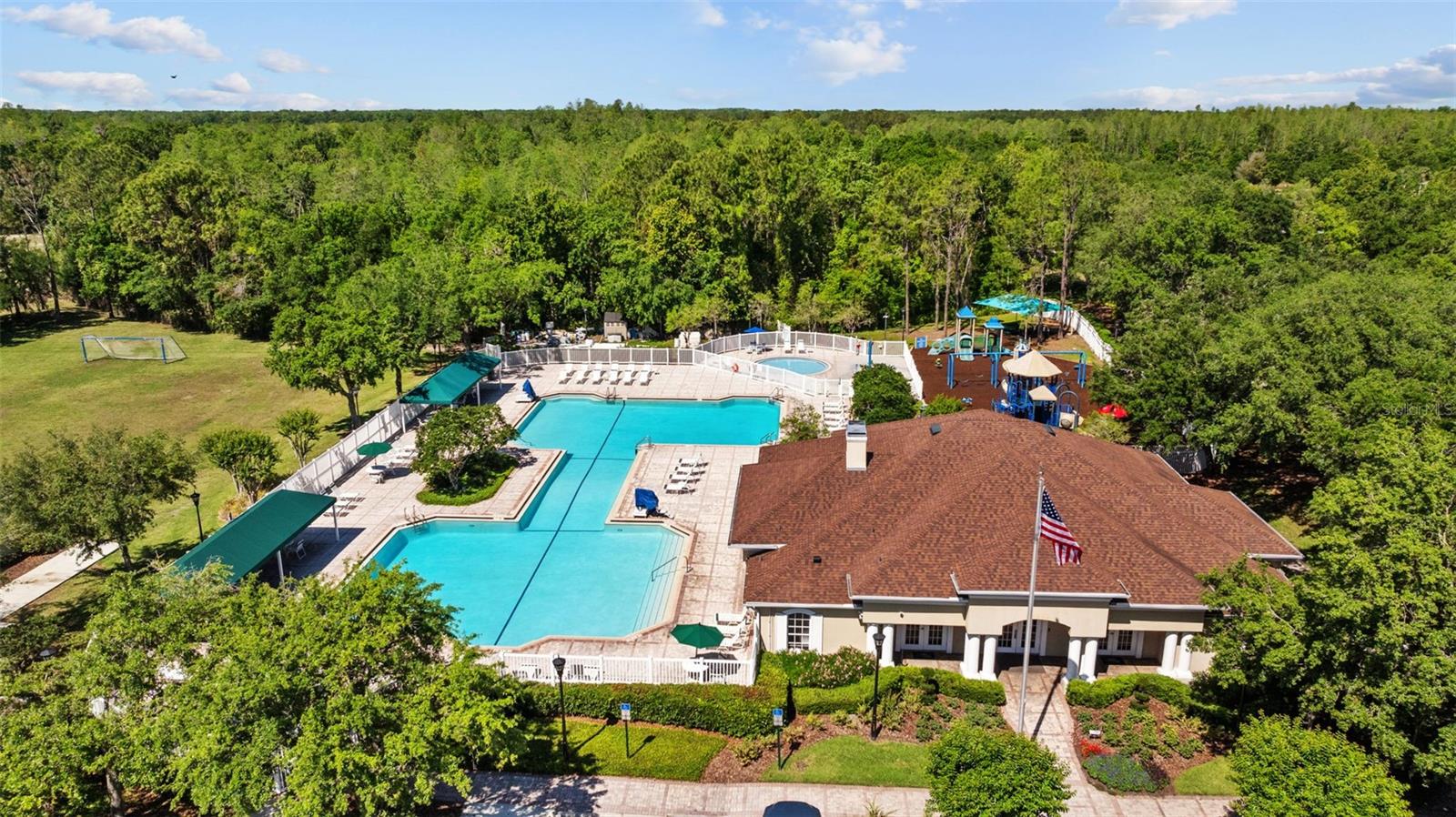 Lexington Oaks community pool