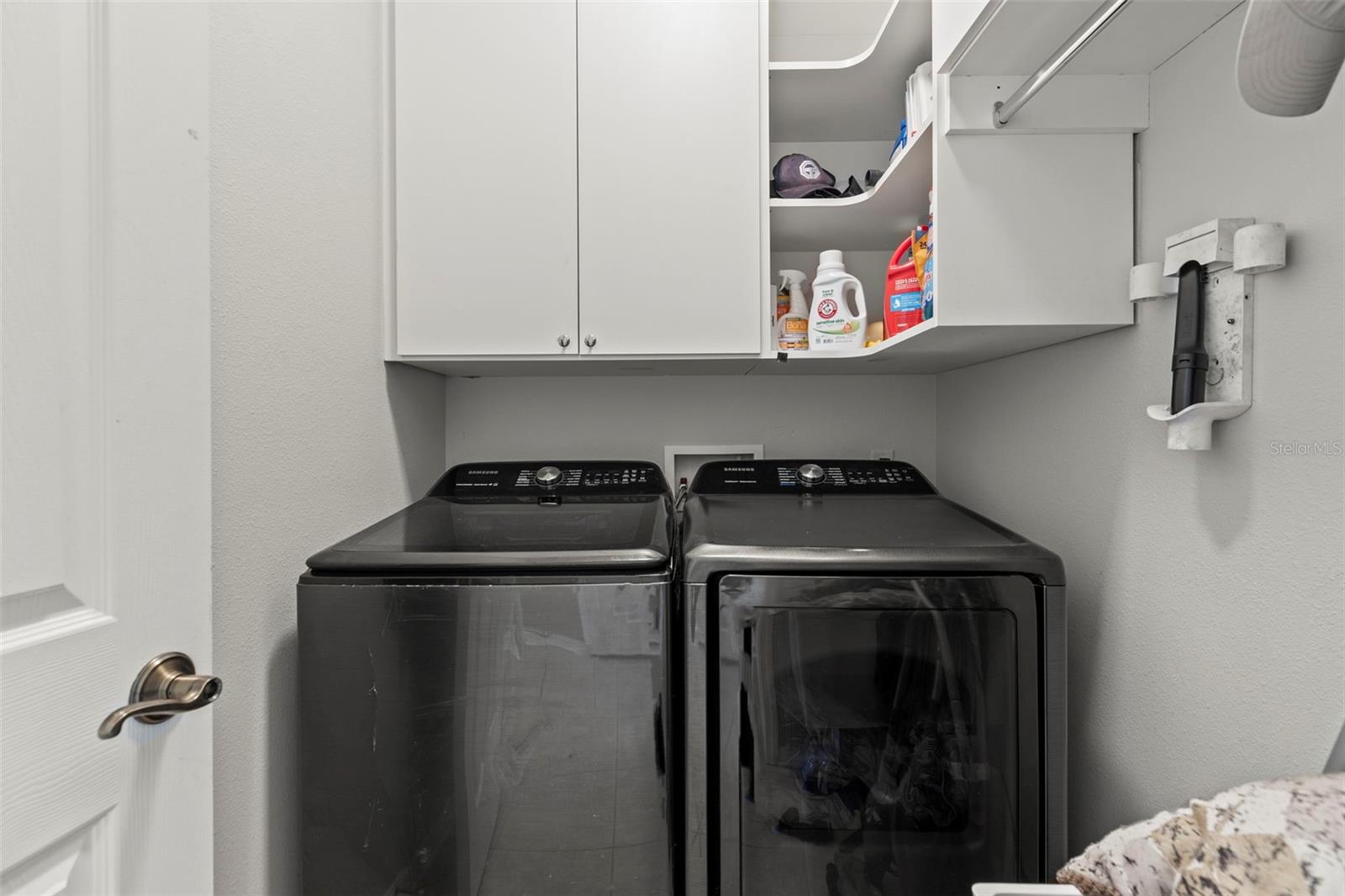 Samsung washer and dryer included