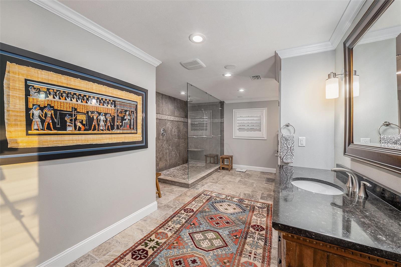 Primary Ensuite w/Walk-in Shower