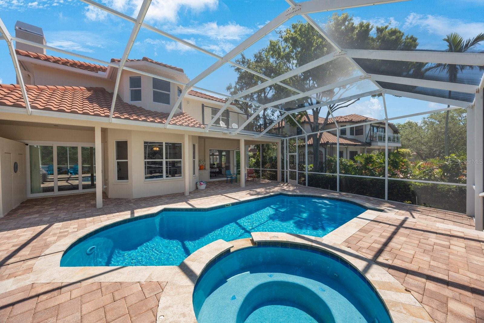 Fully screened pool, screening completely redone August 2024.