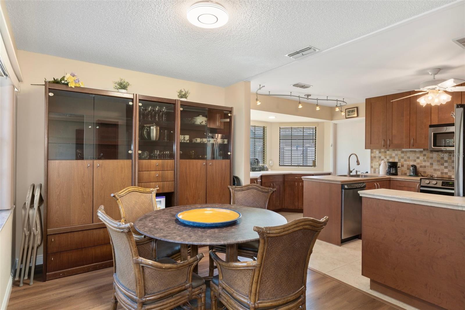 Eat-In Kitchen/Dining Area