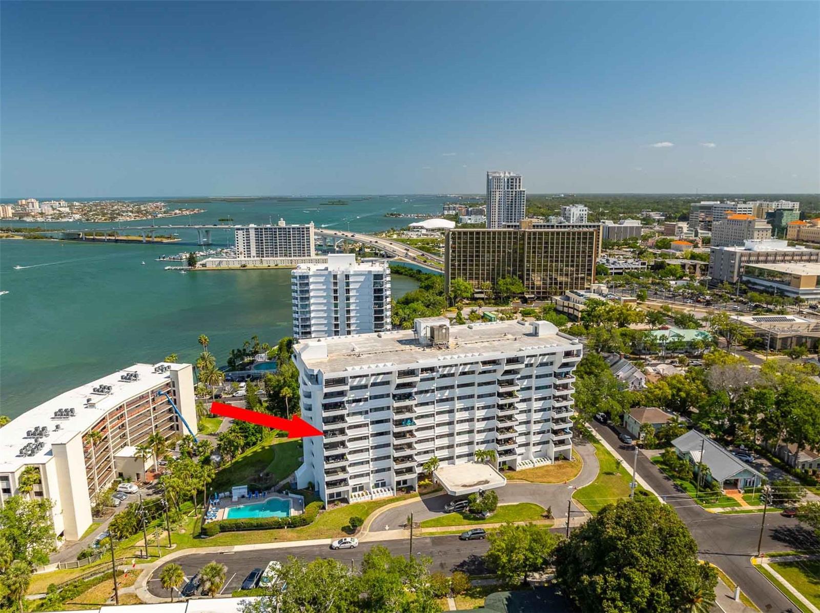 Corner Unit Harborside overlooking pool & Clw Harbor