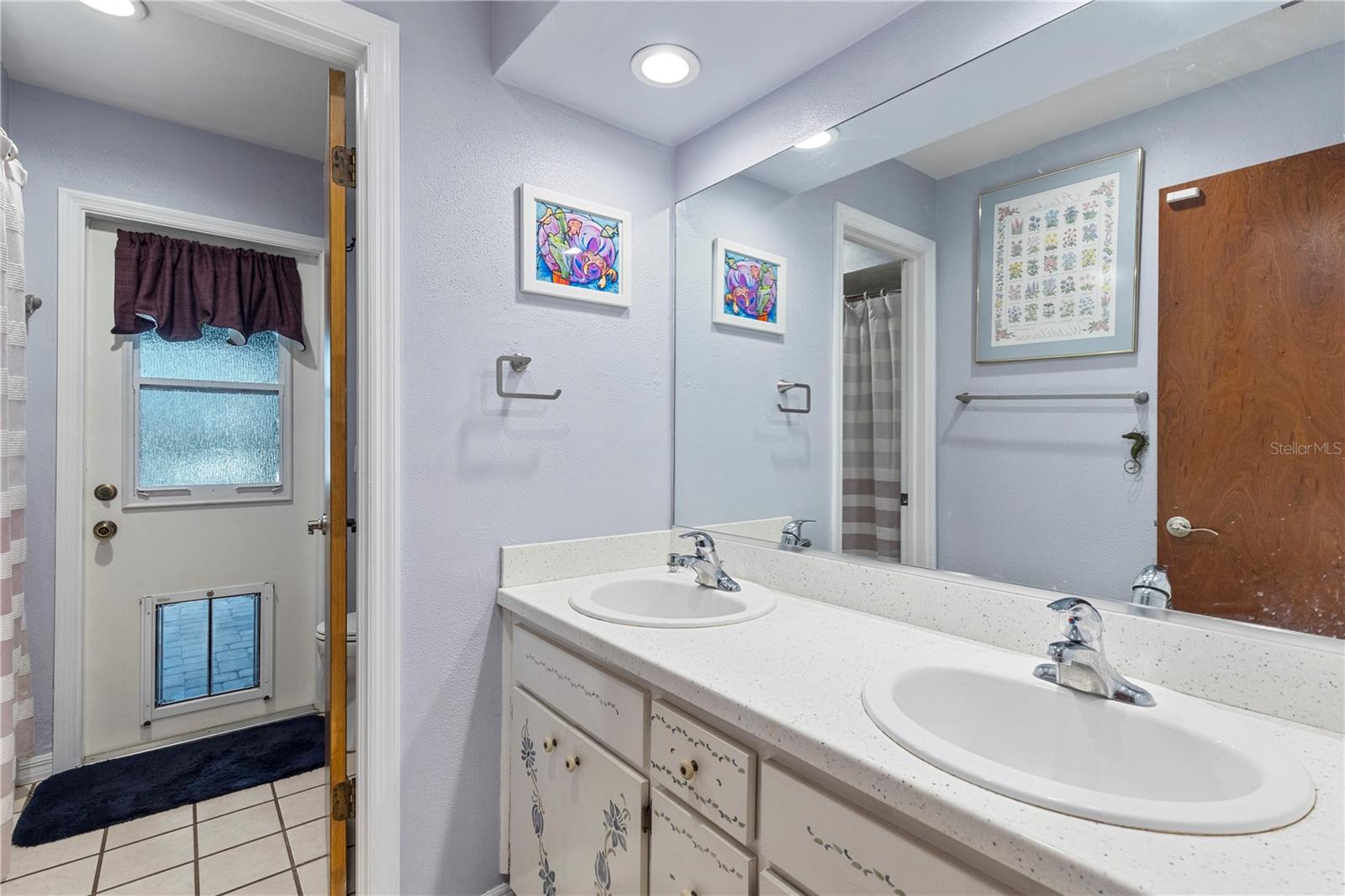Dual Sinks in Pool Bath