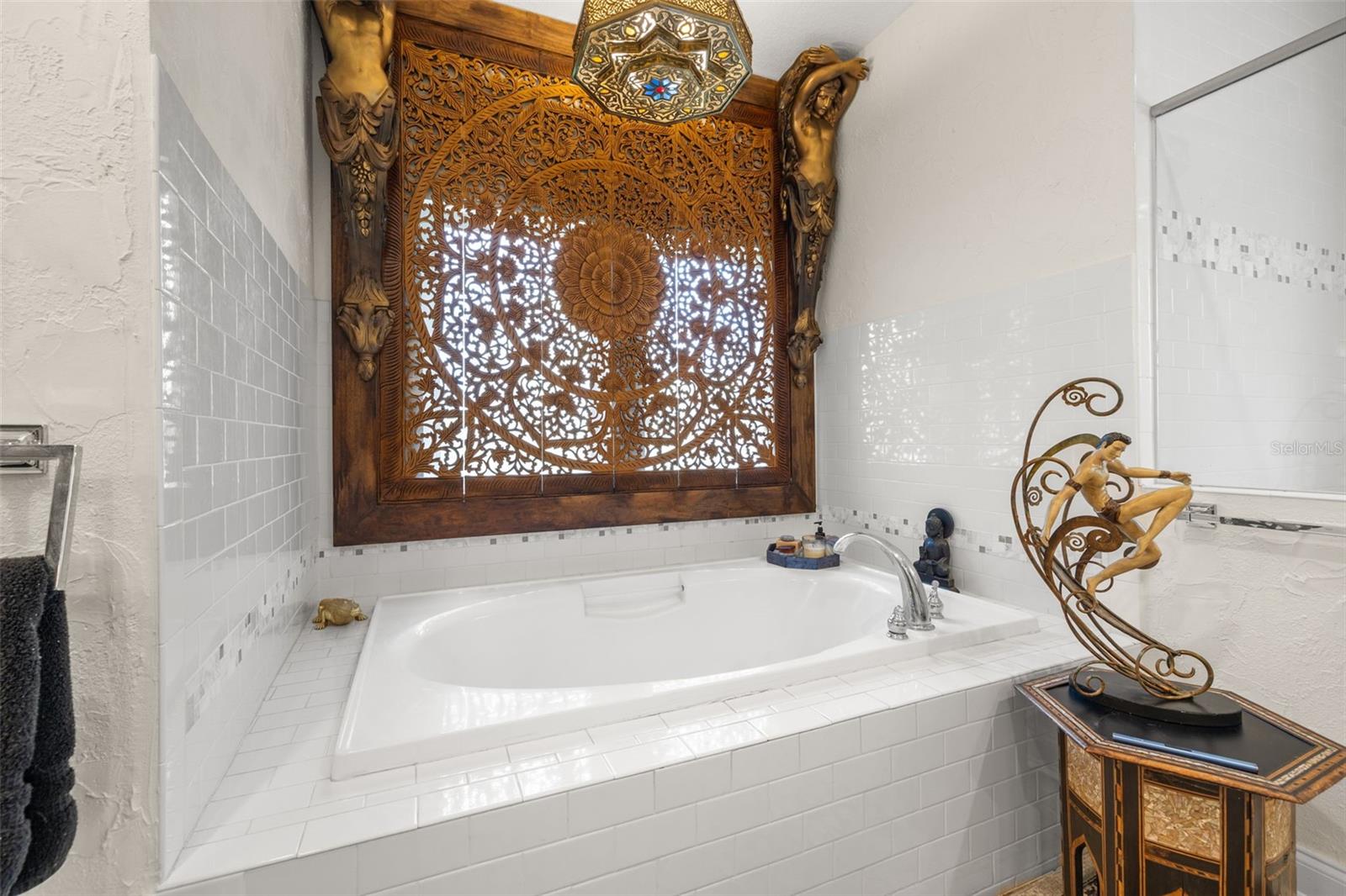 Large soaking tub