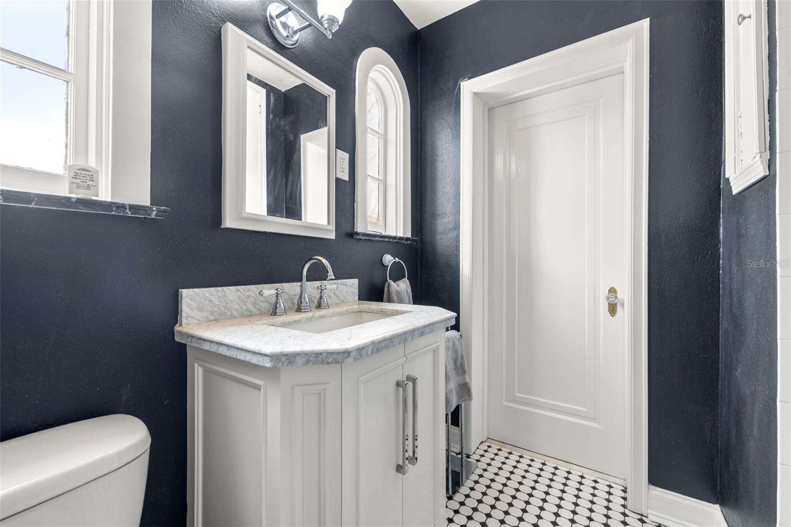 Second level bath
