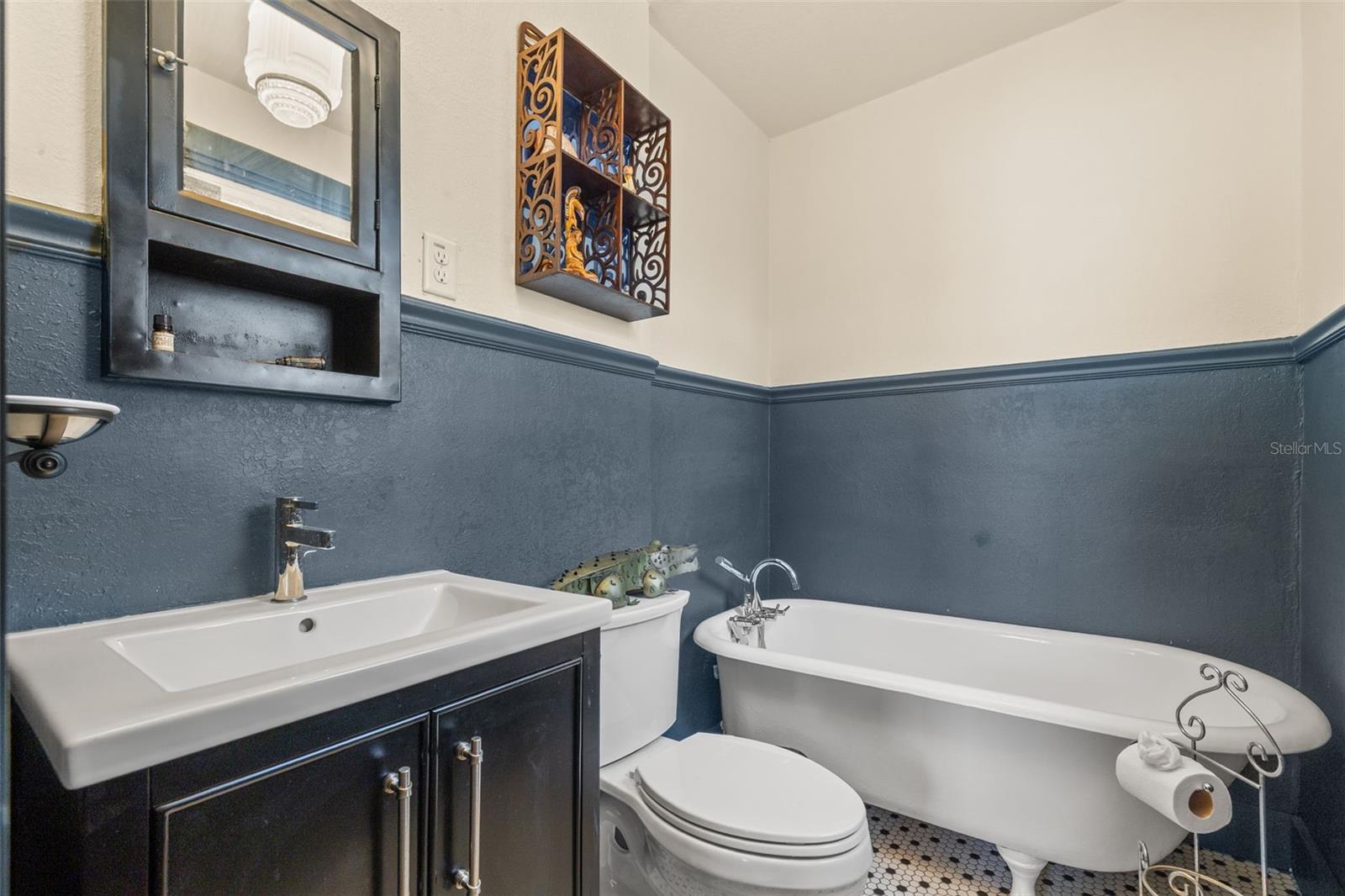 Casita - full bath
