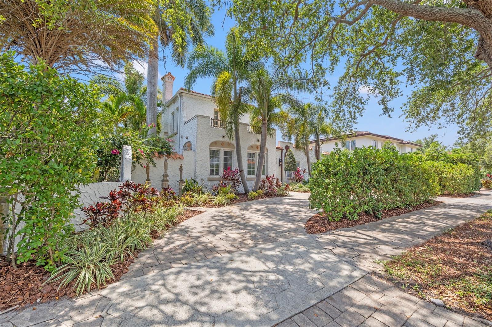 Fresh & mature landscaping