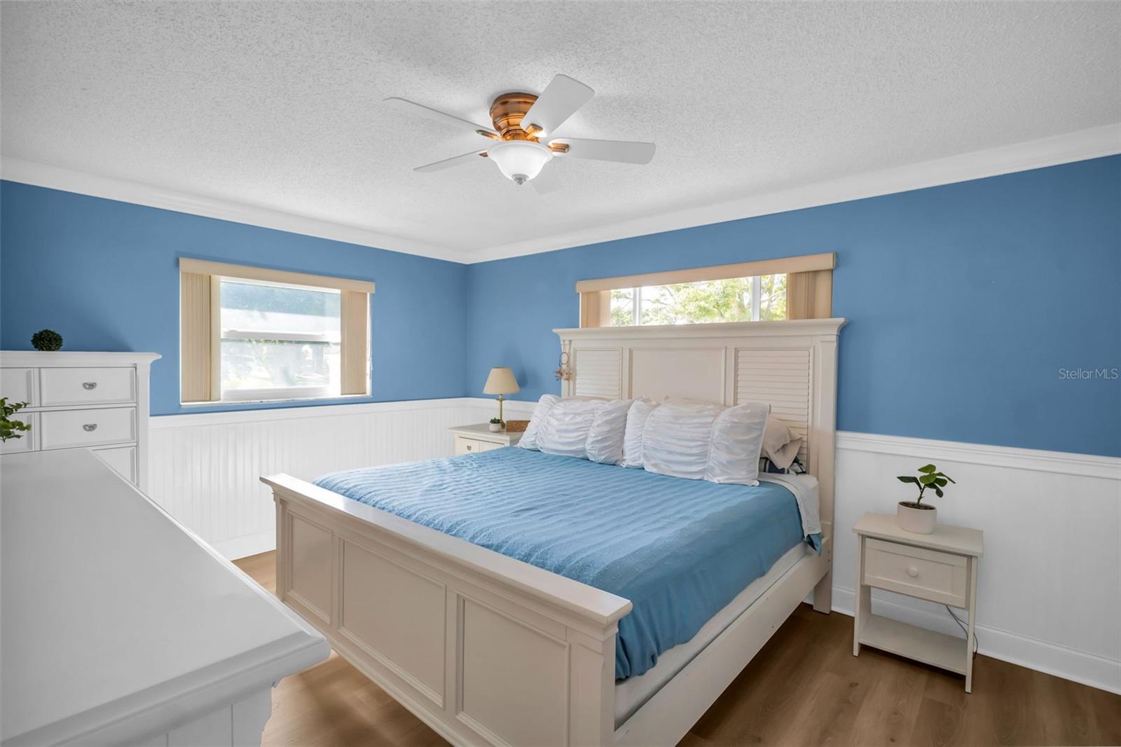 Large master suite big enough for a king~